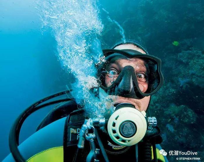 逃离世界杯的现场
